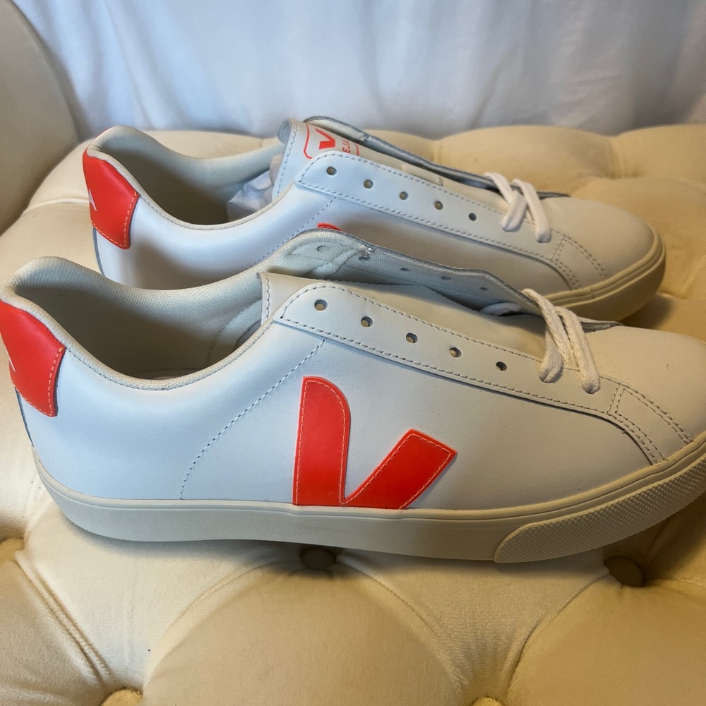 Veja Brand new women’s sneaker size 10
